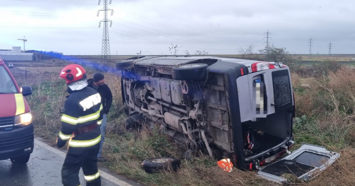 Accident serioș în Constanța: microbuz cu călători s-a răsturnat, mai mulți răniți. Accident serioș în Constanța: microbuz cu călători s-a răsturnat, mai mulți răniți.