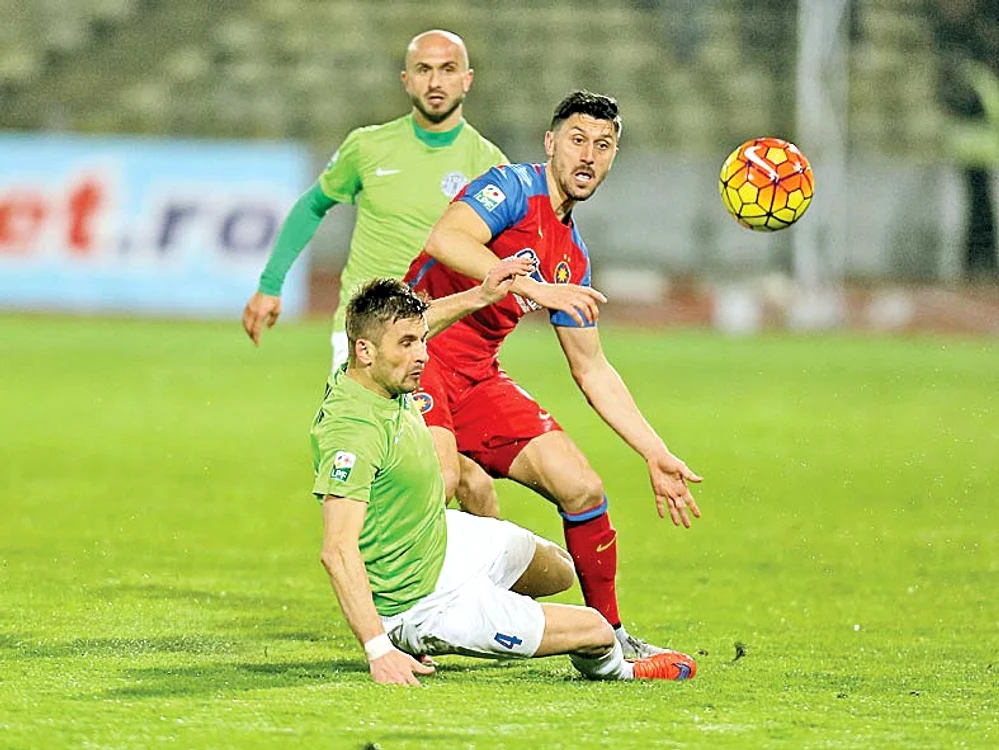 Portarul Stelei, Niţă, a făcut minuni în poarta echipei sale, fiind unul dintre cei care pot spera la un loc în lotul pentru Euro 2016Foto: sportpictures.eu
