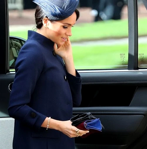La nunta Prinţesei Eugenie, Meghan a purtat nu unul, ci patru inele, în valoare totală de 10.000 de euro