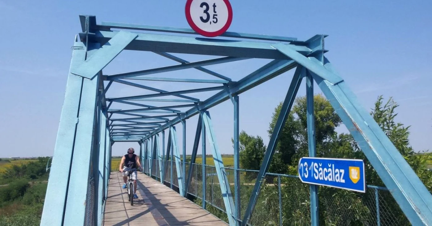 Pista de biciclete de pe digul Begăi FOTO Ştefan Bot