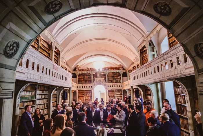 Codex Aureus expus pentru prima dată în România (© Facebook / Biblioteca Batthyaneum)