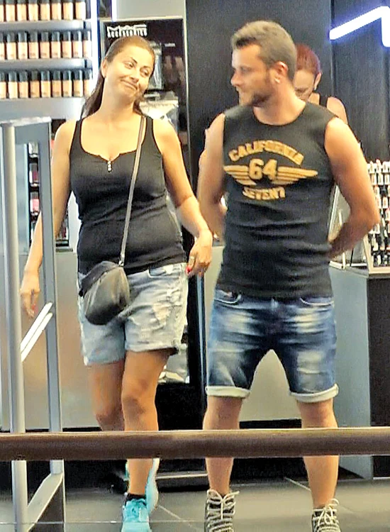 
    Cei doi îndrăgostiţi s-au îmbrăcat sport, asortaţi din acap  până-n picioareFoto: Blitz  