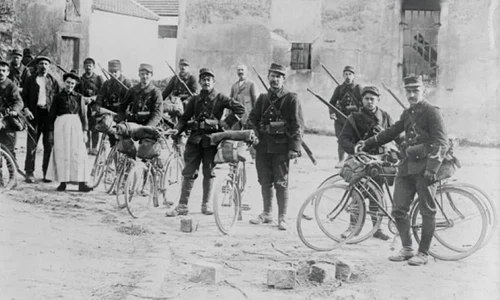 Istoria unei fotografii: Infanteria de biciclişti jpeg