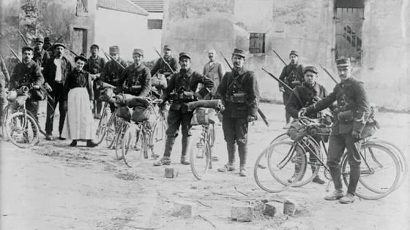 Istoria unei fotografii: Infanteria de biciclişti jpeg