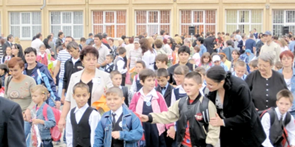Reşiţa: Bobocii şi-au testat băncile noi
