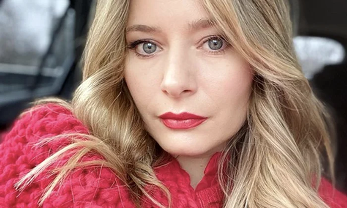 Laura Cosoi png