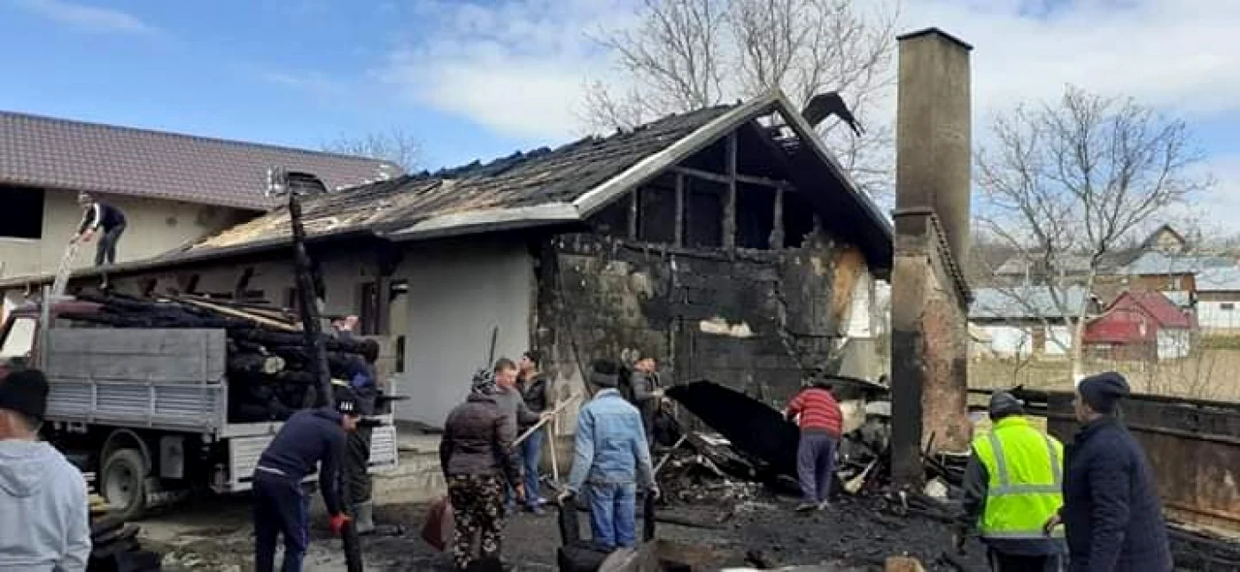 Prejudiciul cauzat prin incendiere a fost estimat la 250.000 de lei. FOTO: Dan Sofronia