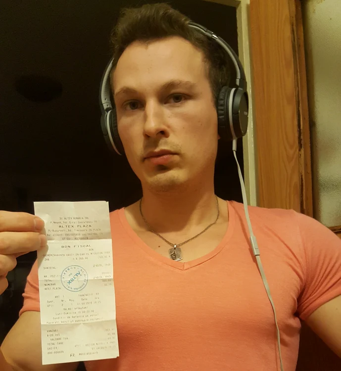 
    Daniel Enache vrea să returneze căștile cumpărate în urmă cu cinci zile  