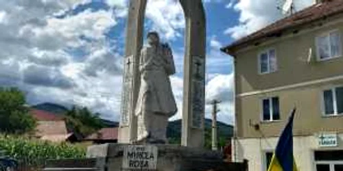 monument erou posaga