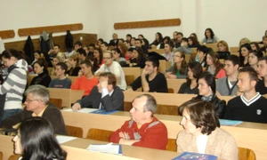 Cine a pus teoria în practică jpeg