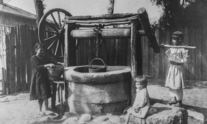 „Fântânile Olteniei” – expoziție de fotografie la Craiova (© Fototeca Secției de Etnografie a Muzeului Olteniei Craiova) 