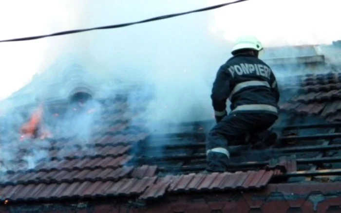 Acoperiş în flăcări, Foto: Arhiva Adevărul
