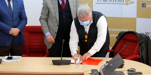 calarasi semnare contract modernizare scoli foto facebook/cjc