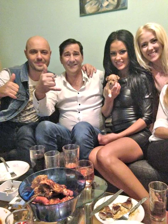 Petreceri – A chefuit cu alcool de ziua tatălui ei, băutura fiind un obicei vechi, pe care Cruduța îl reactivează după despărțirea de Mihai Costea. Acesta din urmă nu a mai lăsat-o să consume alcool, pentru că, în momentele de euforie, Daniela devenea foa