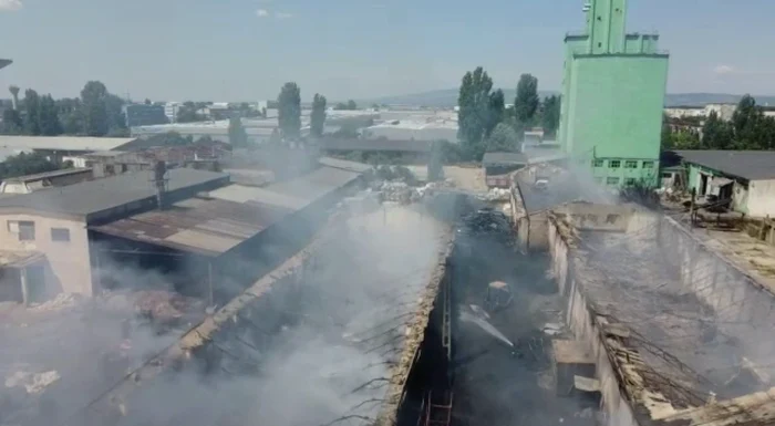 Trei depozite au fost distruse complet Foto I. Bunilă