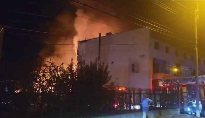Un incendiu puternic a izbucnit la restaurantul Levant din Galați FOTO: Captură video