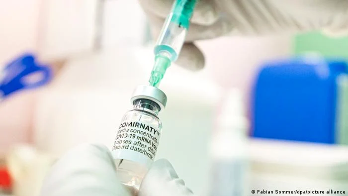 Peste 100.000 de cetăţeni greci au obţinut certificate de vaccinare false prin metode ilegale.