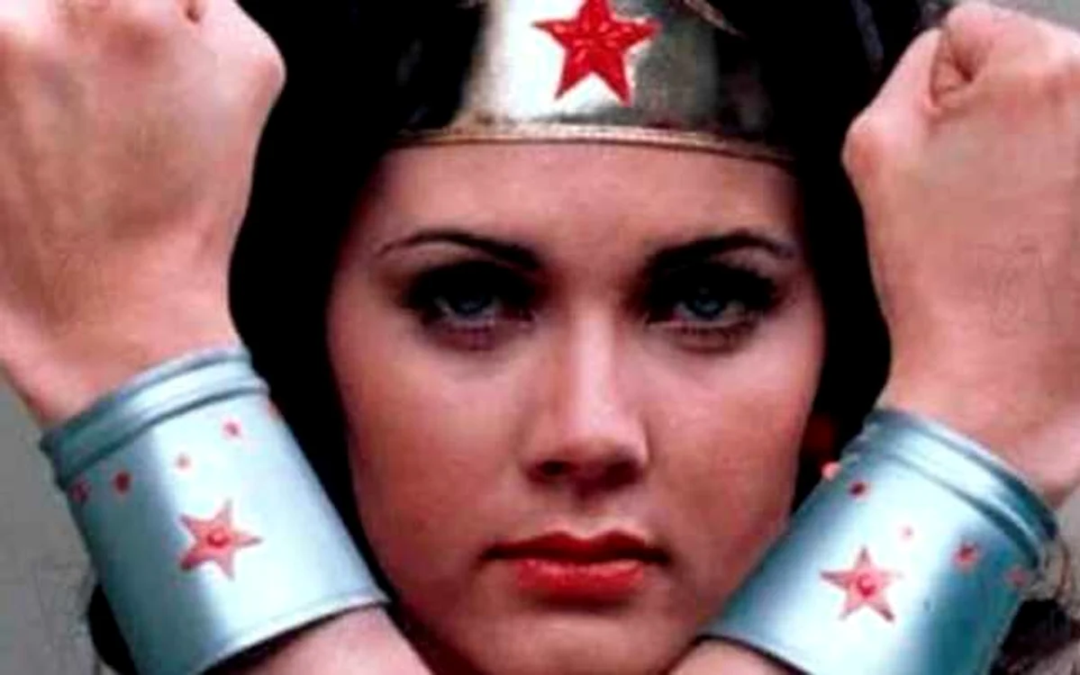 Lynda Carter, în rolul lui Wonder Woman FOTO AFP