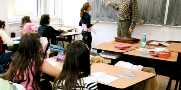 Stagiatură obligatorie pentru dascăli?
