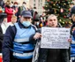 Primarul Iaşiului Mihai Chirică stropit de protestatari FOTO Inquam Photos / Liviu Chirica