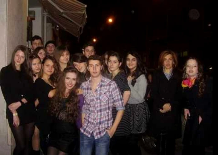 Tinerii din Leo Black Eagle