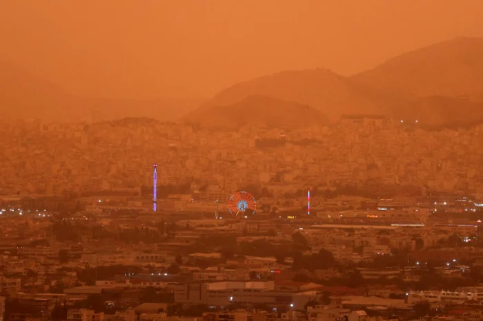 Atena este învăluită într-o ceață portocalie. Sursă foto: Profimedia Images