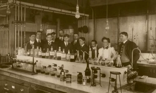 Povestea Farmec Cluj Napoca: produse cosmetice din comunism la mare căutare şi astăzi jpeg