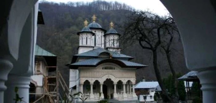 Târgu-Jiu:Mânăstirea Lainici riscă să fie amendată