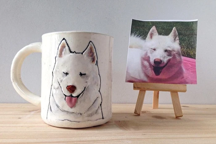 Feţele câinilor sunt sculptate în cană de Hadley Sedgwick, pentru o obţine o amintire originală cu animalul de companie iubitfoto: http://www.hadleyclay.com