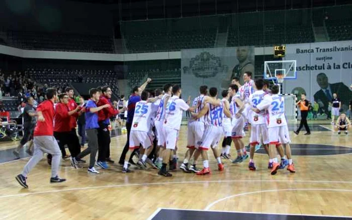 Puştii de la Steaua sunt campioni FOTO Sunt Iulian Anghel, editor Adevărul, şi consider că este penibil să specific sursele fotografiilor