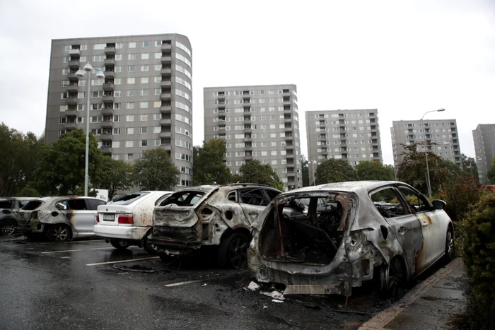 Maşini incendiate la Goteborg FOTO EPA-EFE