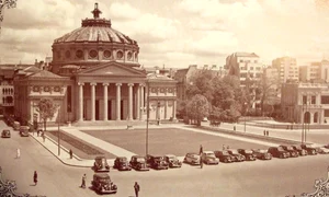 Ateneul Român, în 1940, anul în care generalul Ion Antonescu a ordonat scoaterea frescei dedicată lui Carol al II lea din marea frescă din interior pictată de Costin Petrescu jpeg