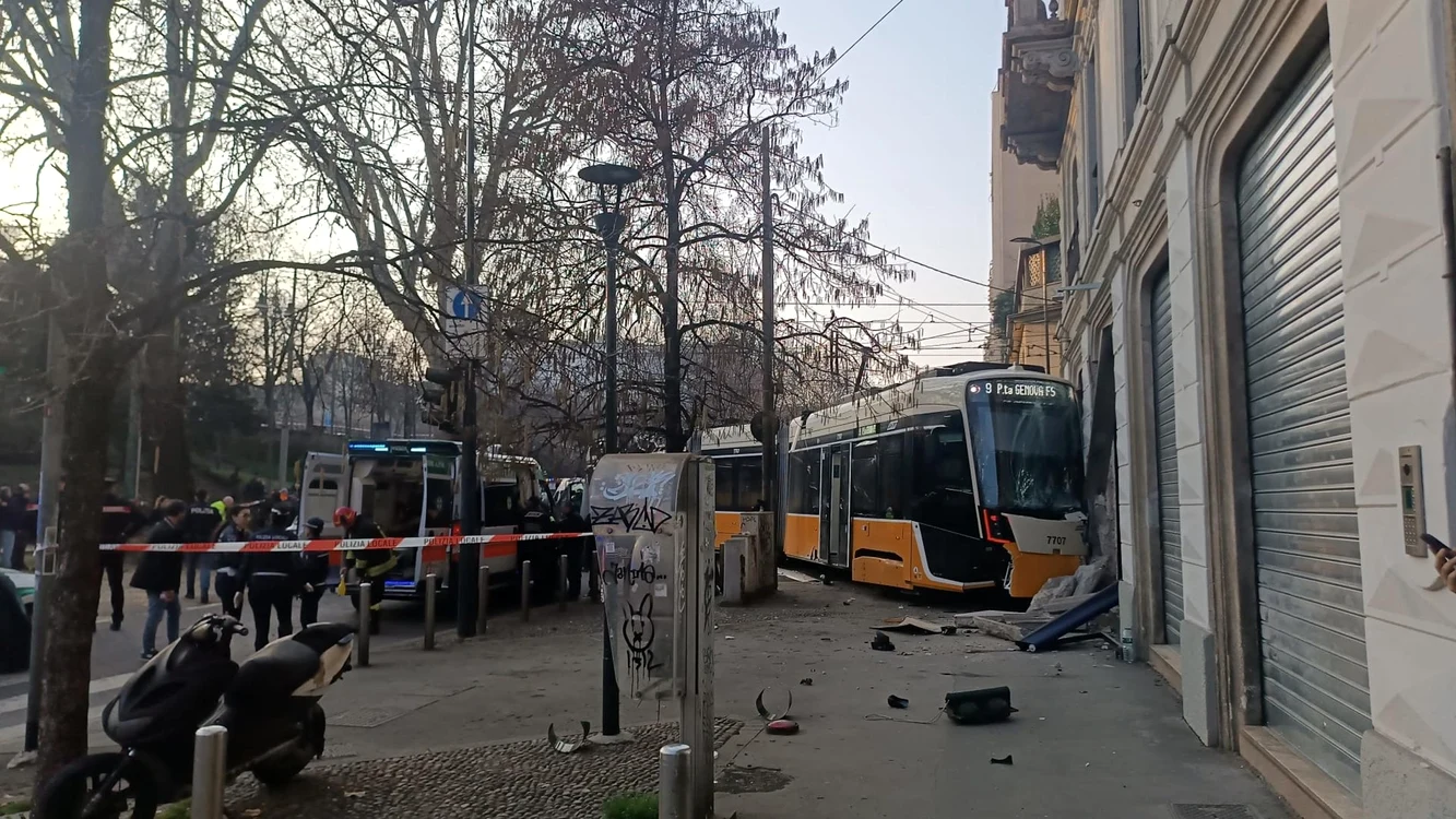 O persoană a murit, o alta este grav rănită. FOTO: Facebook/Radio Popolare