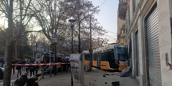tramvai deraiat in milano 27 feb 2026 foto Facebook Radio Popolare jpg