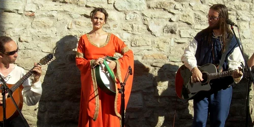 Shannon Band sunt nelipsiți la serbările medievale