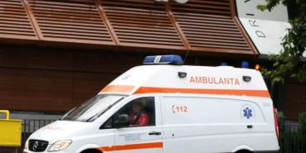 Constanţa: Doi paramedici au fost cu salvarea la McDonald's