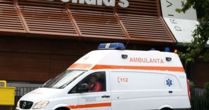 Constanţa: Doi paramedici au fost cu salvarea la McDonald's