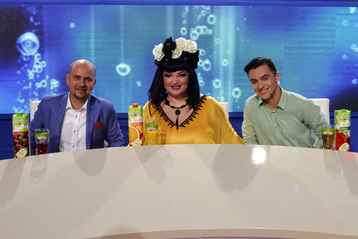 Emisiunea „Splash! Vedete la apă“ revine la Antena 1 cu un nou juriu: Cosmin Seleşi (stânga), Ozana Barabancea şi Cătălin Preda FOTO Antena 1