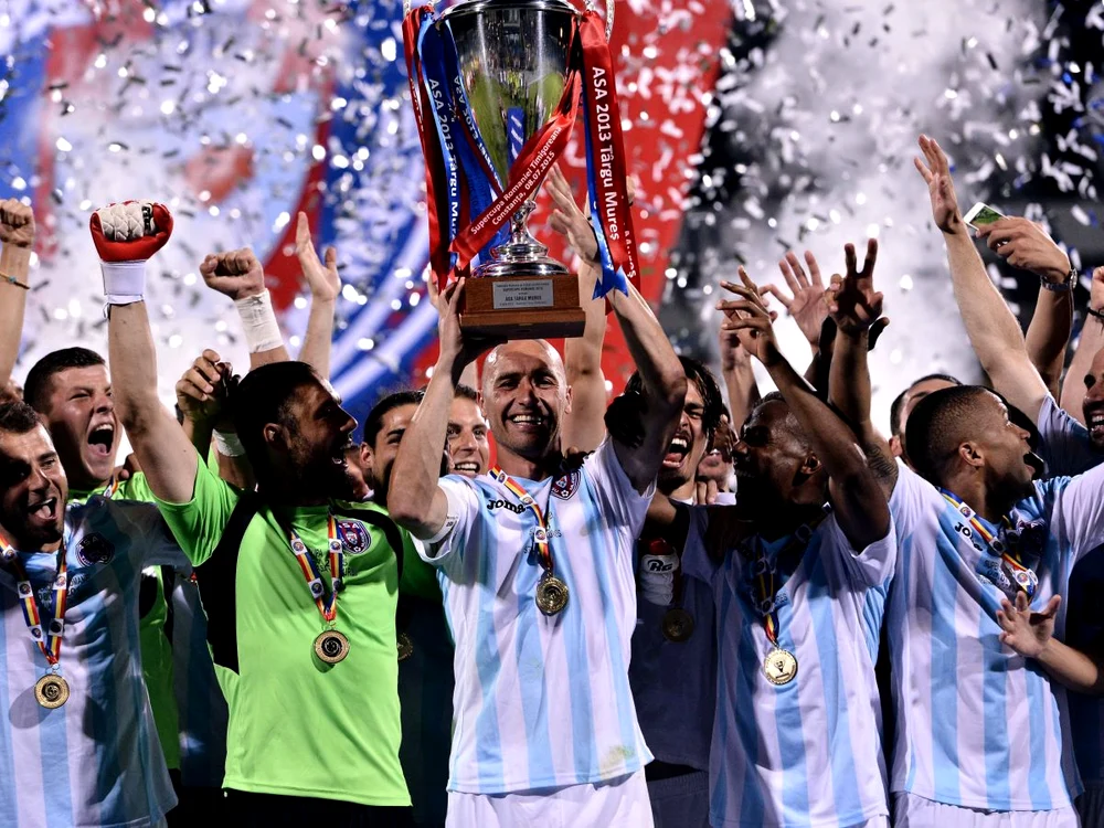 Ultimul trofeu cucerit: Supercupa României, cu ASA Tg. Mureș (FOTO: Sportpictures)