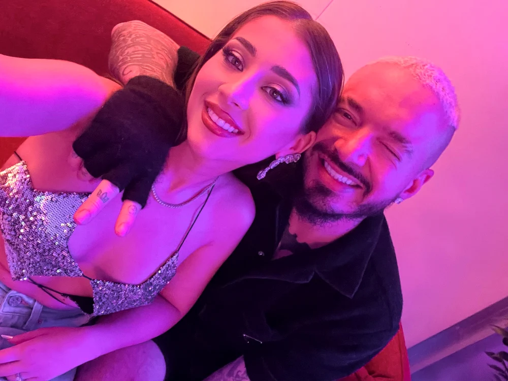 Nicole Cherry și J Balvin, în backstage la Neversea