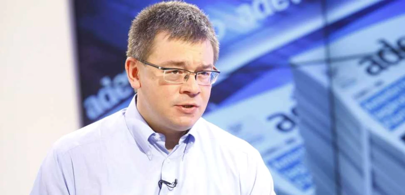 Prim-vicepreşedintele PDL, Mihai-Răzvan Ungureanu, în studioul Adevărul Live FOTO David Muntean