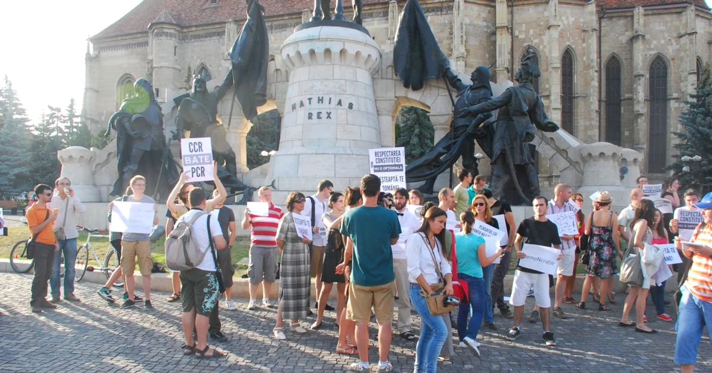 Circa 100 de clujeni s-au adunat în Piața Unirii
