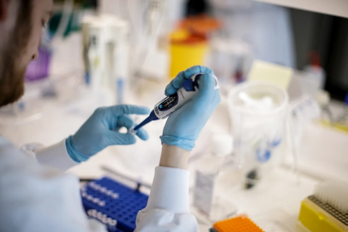 Danemarca are scenarii sumbre privind pandemia din cauza Omicron Foto: AFP