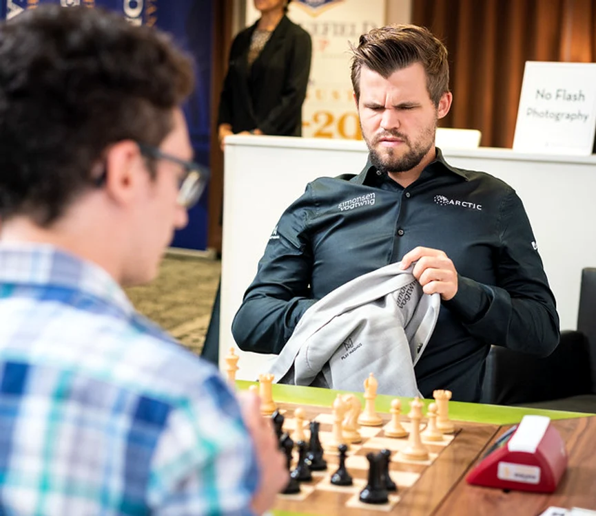 Carlsen și Himalaya șahului jpeg