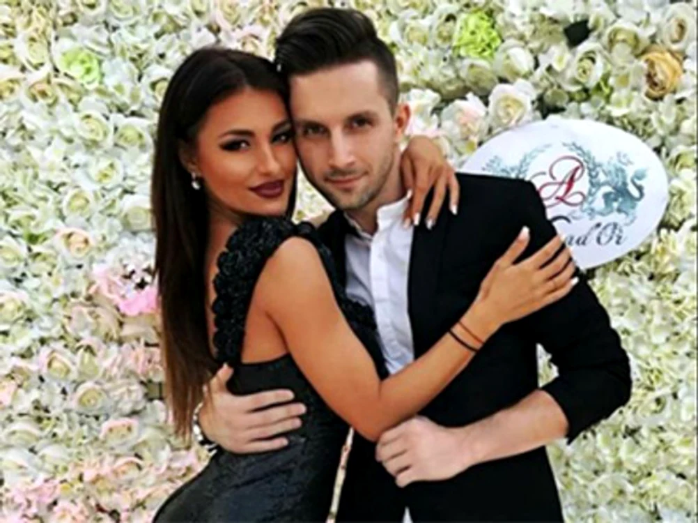 
    Elena Marin avea emoţii că Andrei n-o va aştepta după emisiune, dar el i-a îndepărtat orice îndoială  