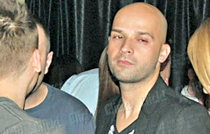 Solistul trupei Alb-Negru suferă după soţia infidelă