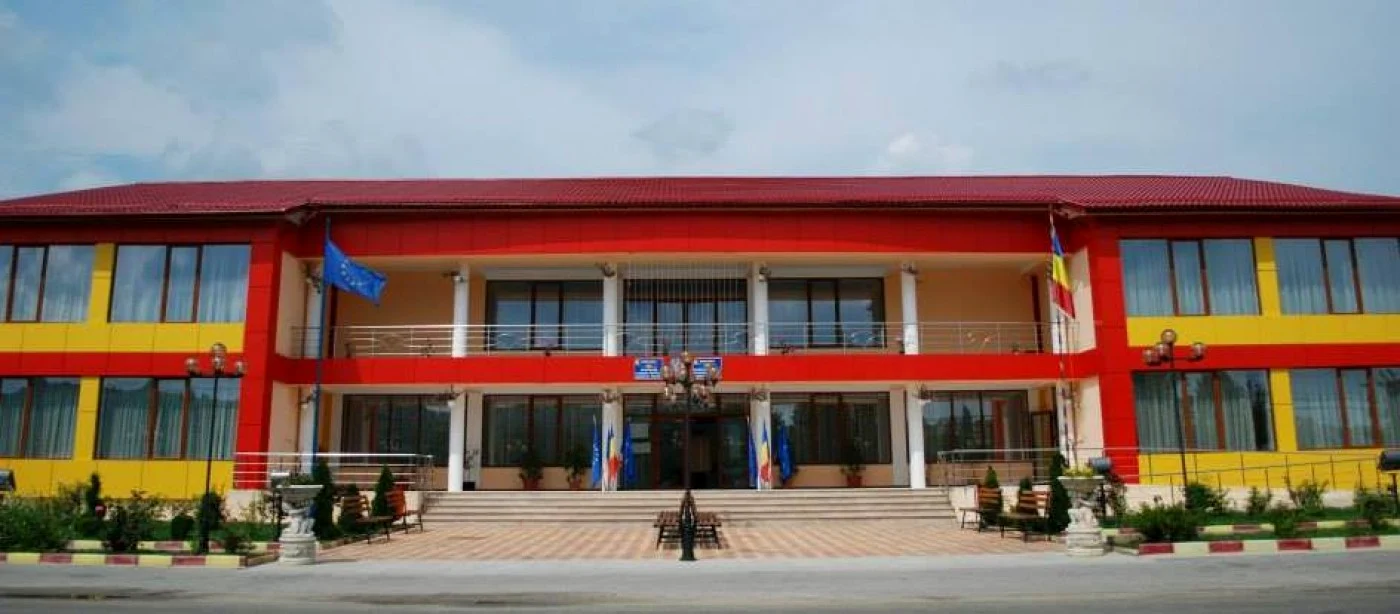 Primăria Suteşti - Vâlcea Foto Primăria Sutesti Valcea