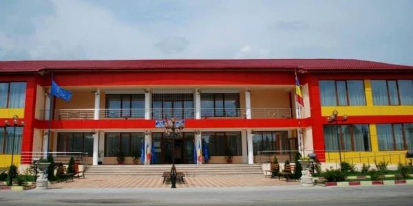Primăria Suteşti - Vâlcea Foto Primăria Sutesti Valcea