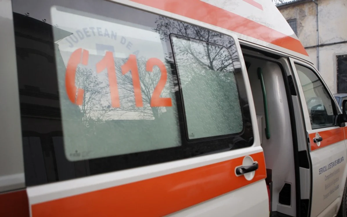 Mama şi fetiţa ei de numai zece luni au fost transportate la spital