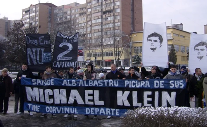 Zeci de tineri au participat la comemorarea lui Michael Klein. Foto Ada Ionescu